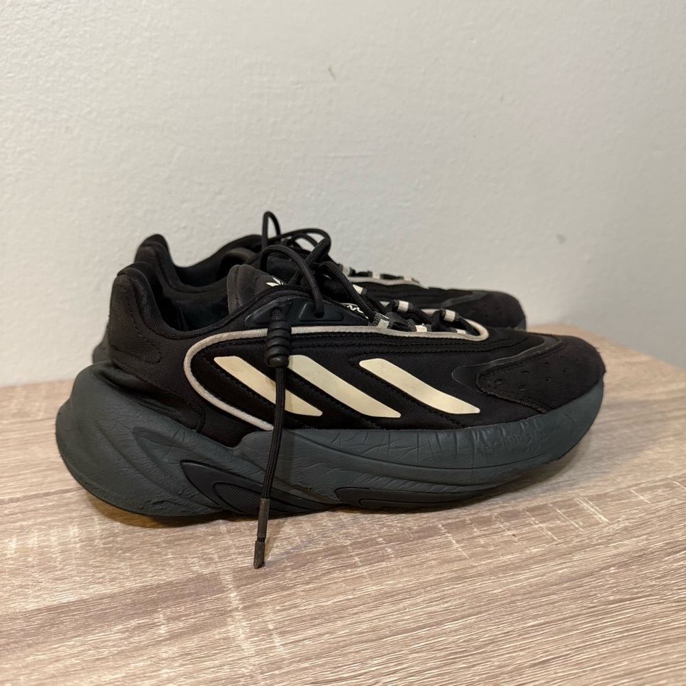 Adidas Ozelia Shoes (Size 6 Youth)